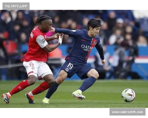 摩纳哥主场对阵巴黎圣日耳曼，半场四球上演进球大战